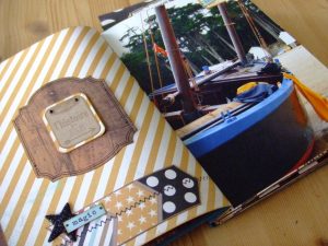 Projet d'atelier Hisse et Ho mini-album scrap scrapbooking kits couleurs-en-folie kit-structure shabby
