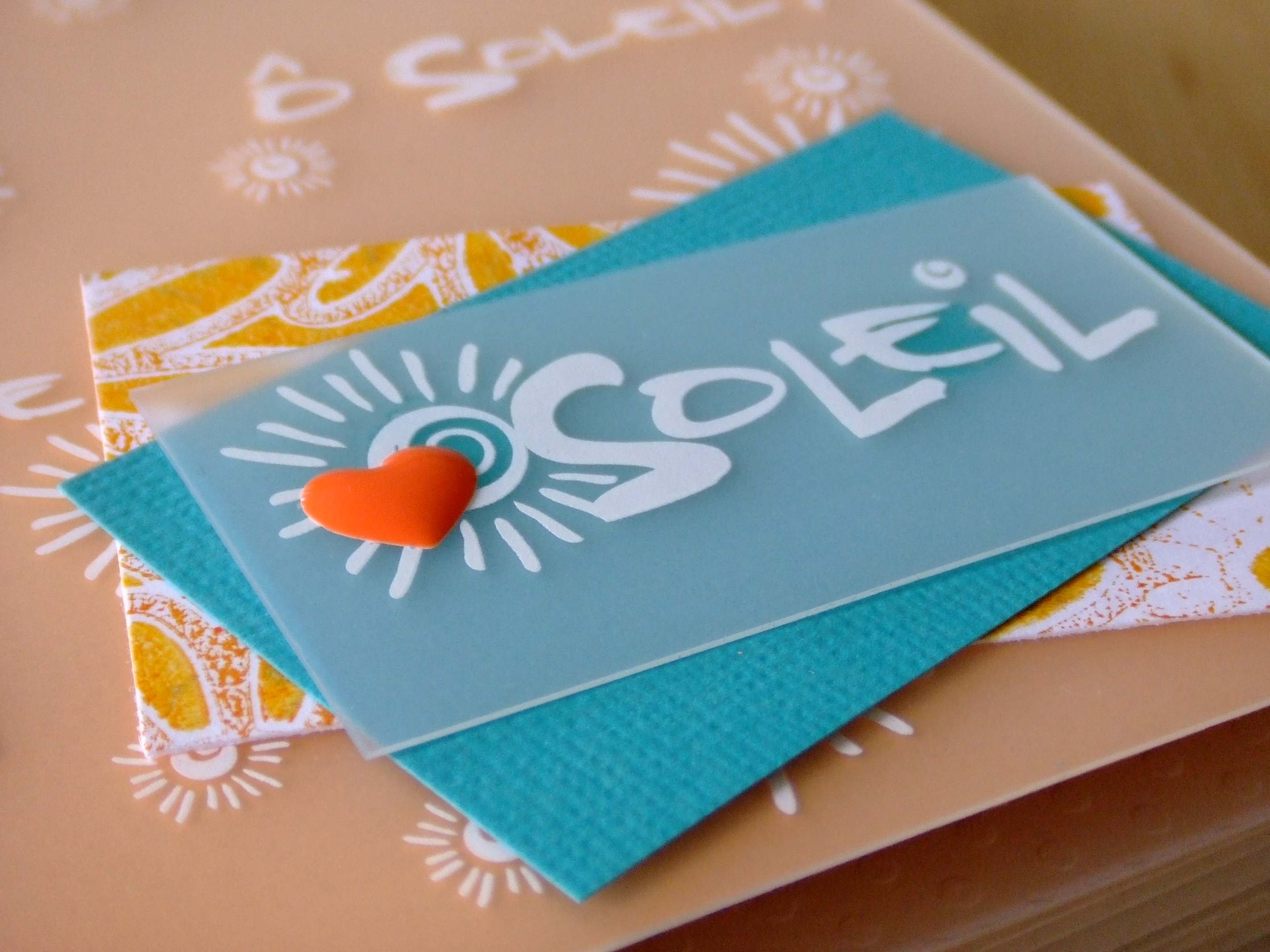 kit mini-album Ô Soleil couleurs-en-folie kits mini-albums scrap scrapbooking atelier stage lille marcq-en-baroeul gelli-plate priplak photos-de-vacances